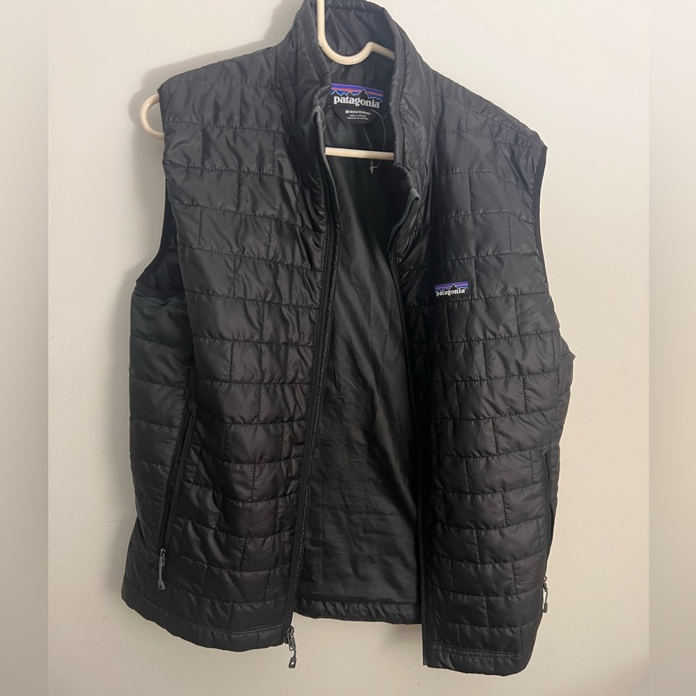 Men’s black Patagonia vest